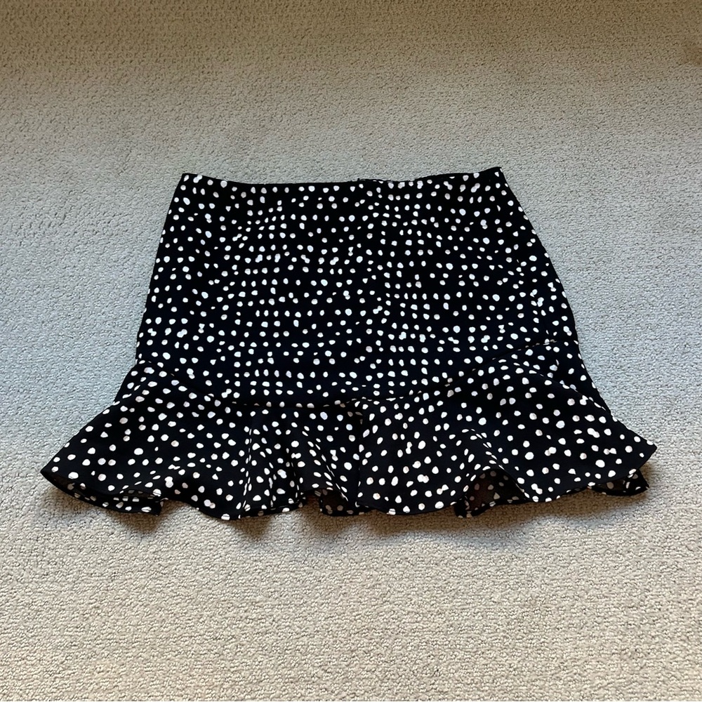Banana Republic Women’s Polka Dot Mini Skirt Black White Ruffle Size 8 Large